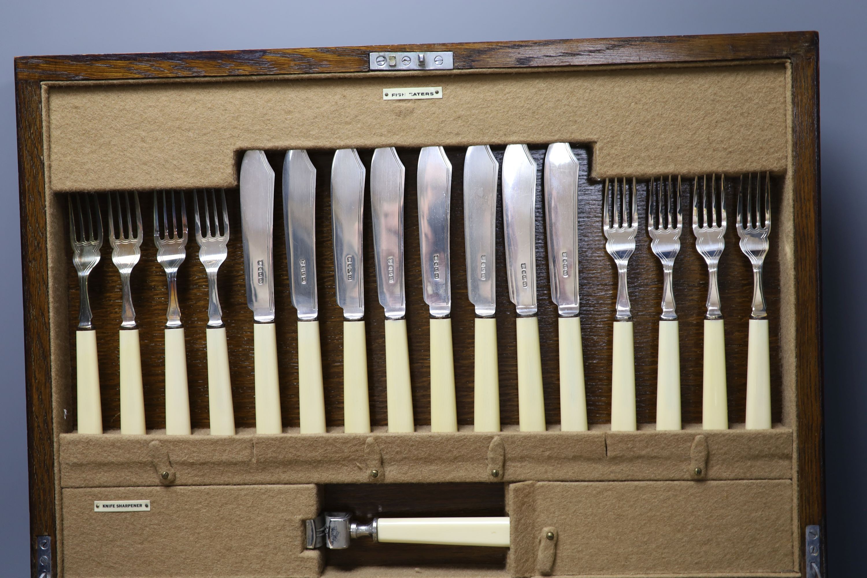 Canteen of plated Harrods cutlery, 1936.